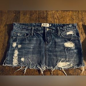 *** SOLD **** Abercrombie distressed denim skirt